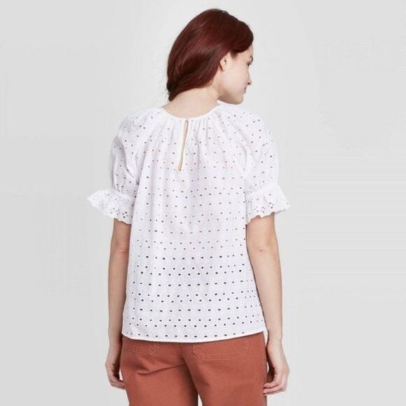 Universal Thread Short Sleeve Round Neck Eyelet Top New - Picture 2 of 6